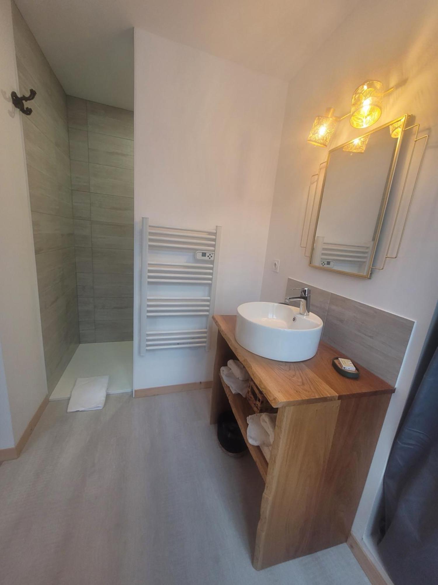 Hotel Lekker Slaap Parthenay Exterior foto