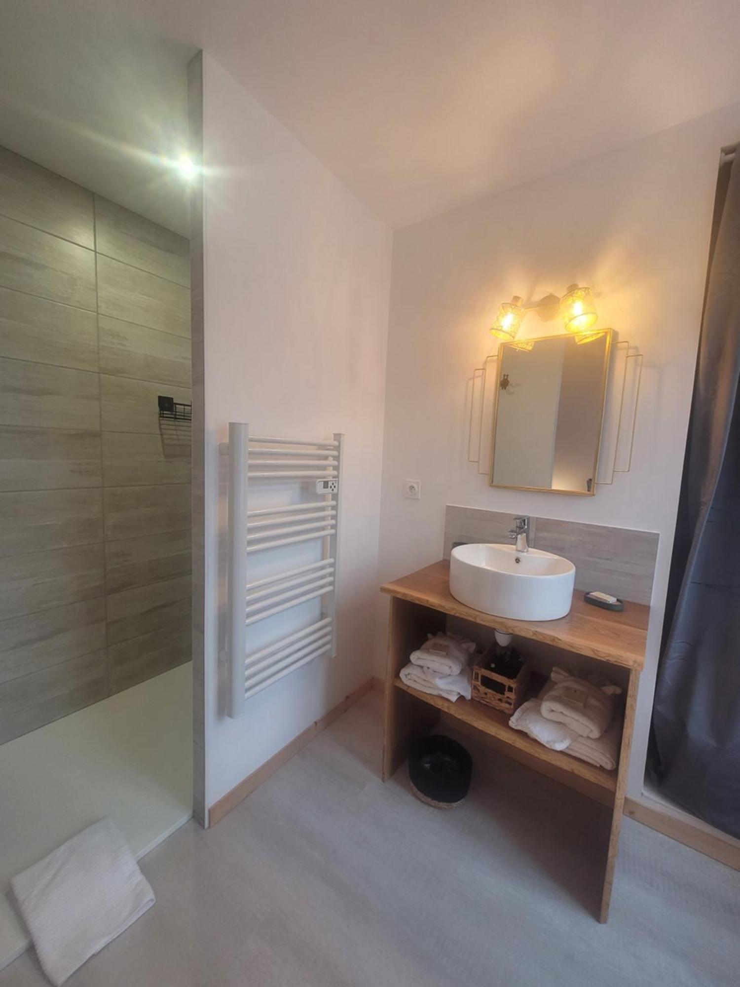 Hotel Lekker Slaap Parthenay Exterior foto